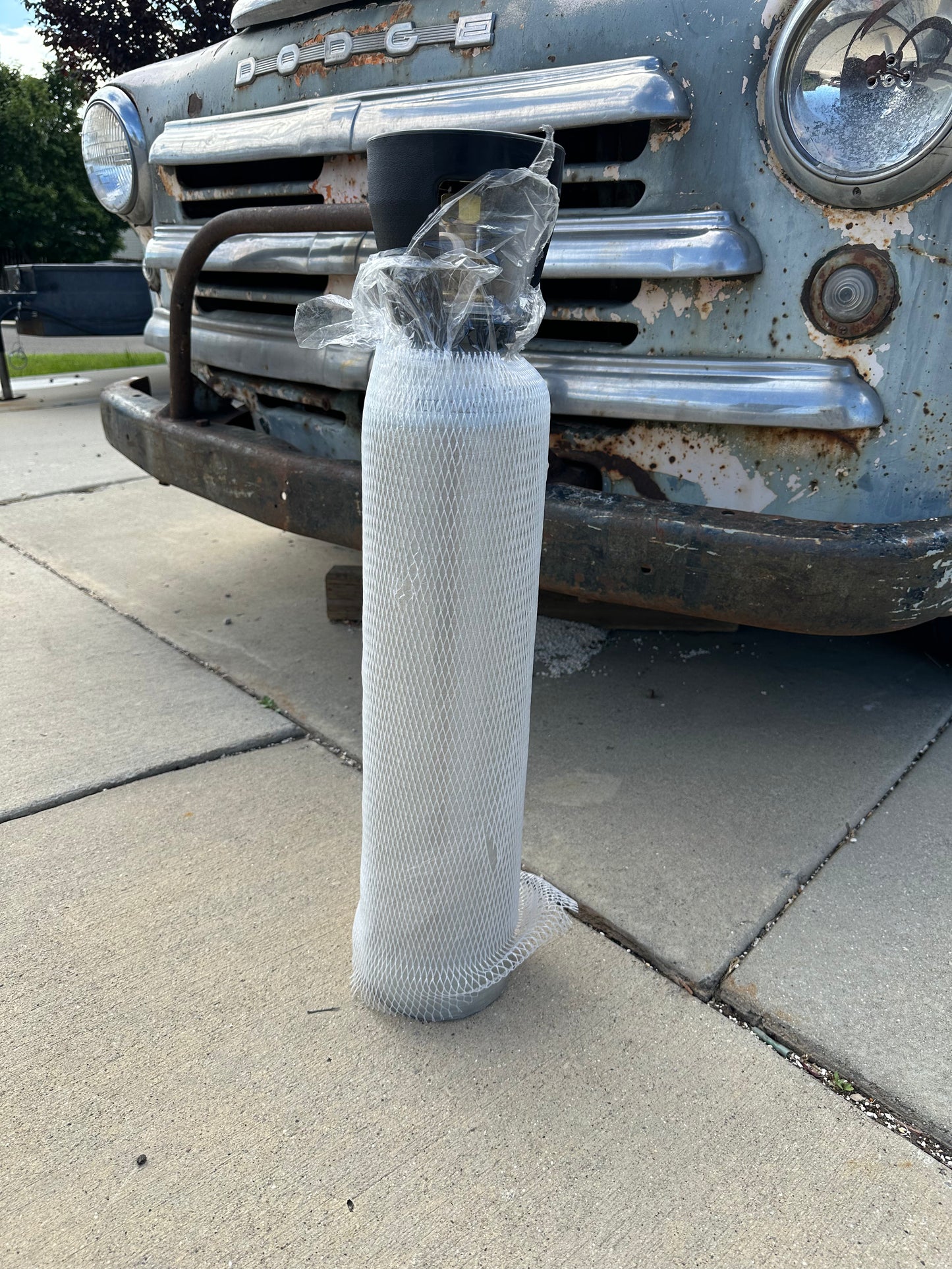 10 lb CO2 tank with adjustable regulator